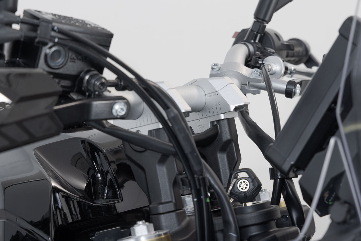 SW-Motech Lenkerverlegung variabel, silber für Ø 28 mm Lenker, H=28 mm für KTM 1290 Super Duke GT