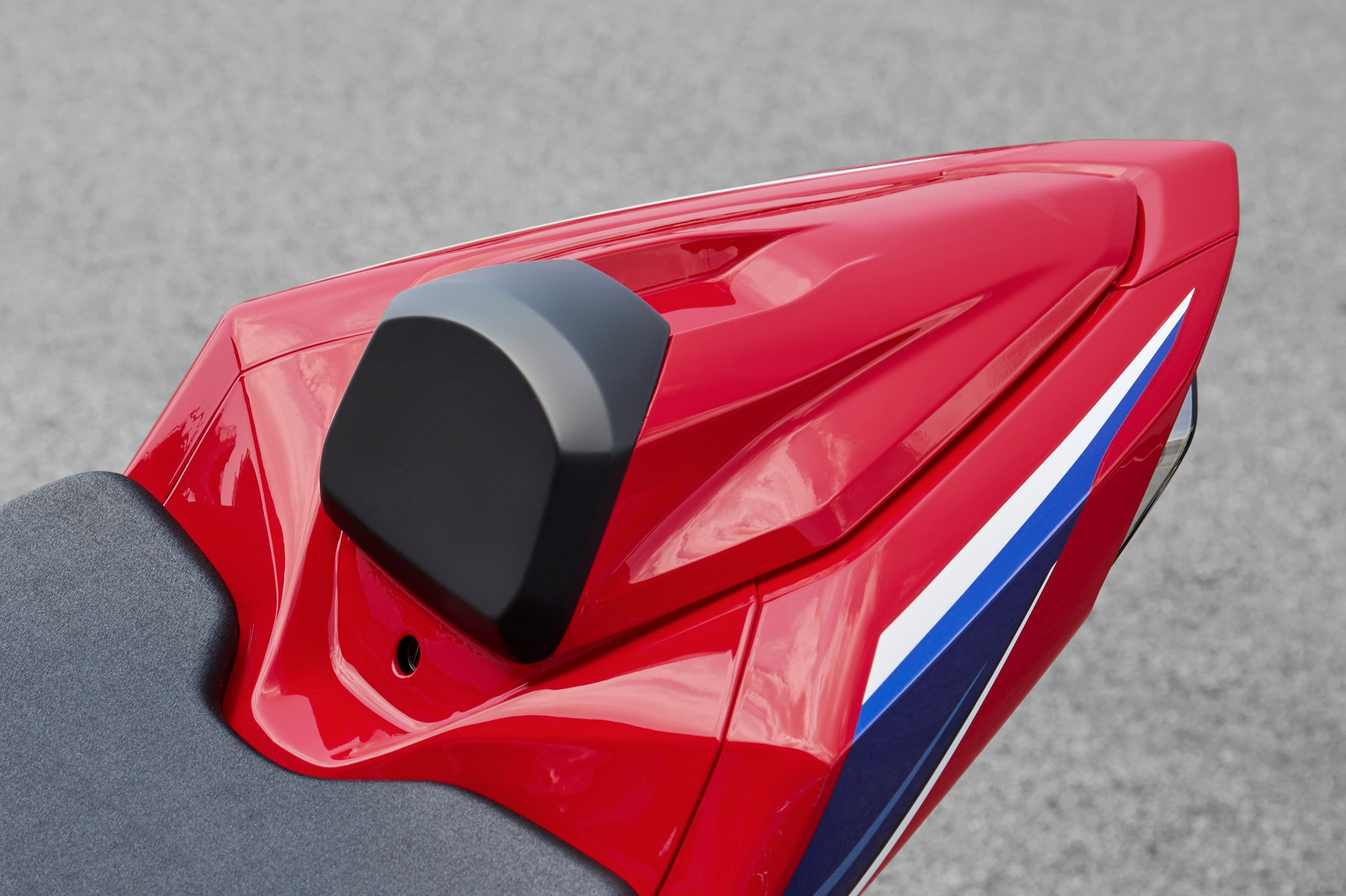 Achterbankhoes rood (R380) voor Honda CBR1000RR BJ 20-