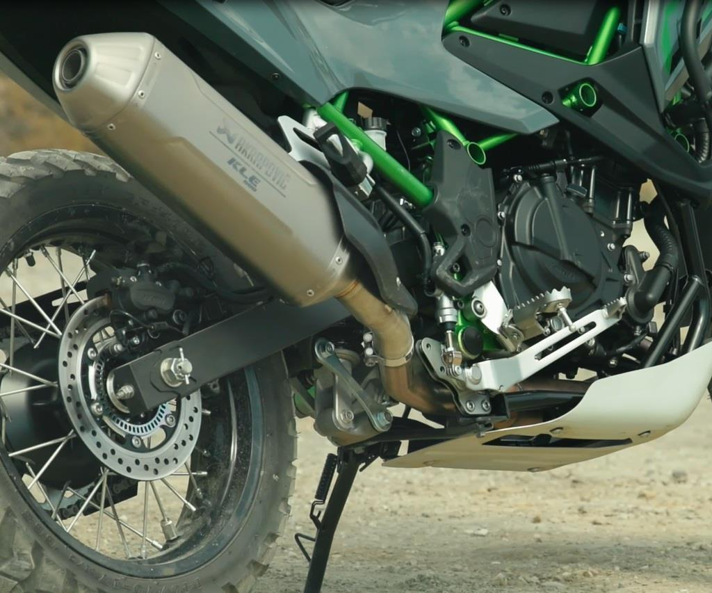 Akrapovič Titan Auspuff für Kawasaki KLE 500 /SE (26-)