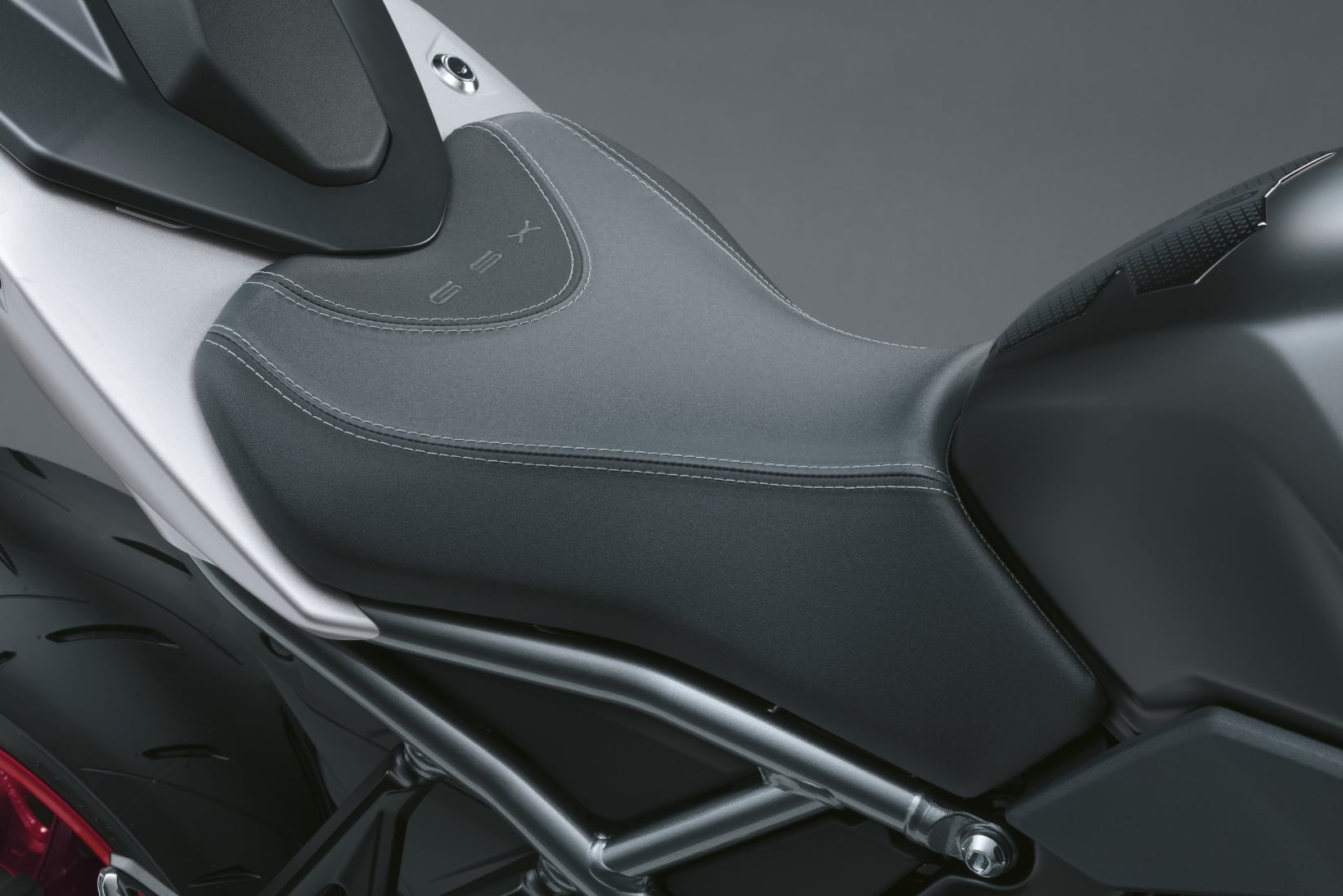 Sitzbank Sport für Suzuki GSX-8R (24-) Original