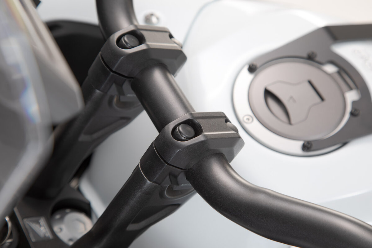 SW-Motech Lenkererhöhung, schwarz für Ø 28 mm Lenker, H=20 mm für KTM 1290 Super Duke GT