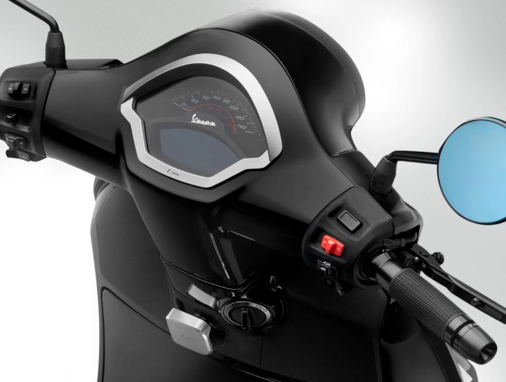 Gepäckhaken RIZOMA für Vespa GTS/​GTS Super/GTV 125-300ccm (`23-), silber/schwarz