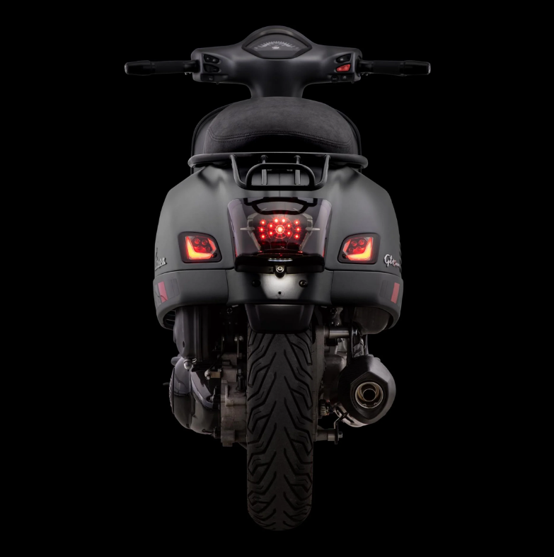 Sportsitzbank "Black Editiont" für Vespa GTS/​GTS Super/​GTV 125-300ccm (14-), schwarz abgesteppt