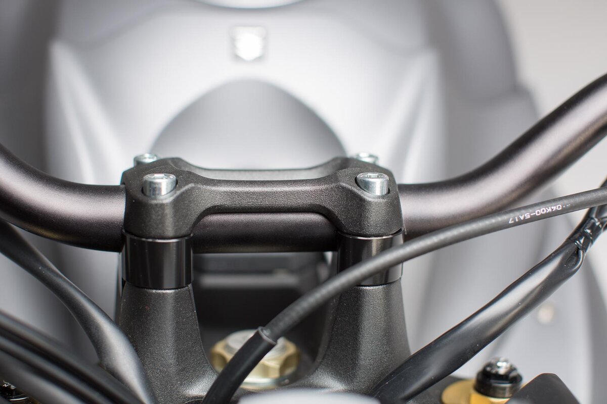 SW-Motech Lenkererhöhung, schwarz für Ø 28 mm Lenker, H=20 mm für Suzuki GSX-S 1000 S Katana