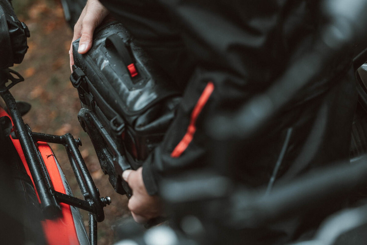 SW-Motech SysBag WP S avec plaque d'adaptation pour les supports latéraux SLC à droite
